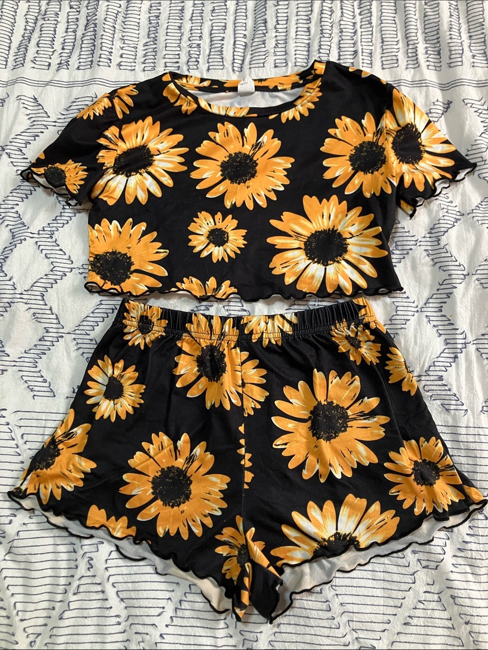 SHEIN Kids Sunflower Crop Top Shorts Matching Set Floral Black Yellow Size 11-12
